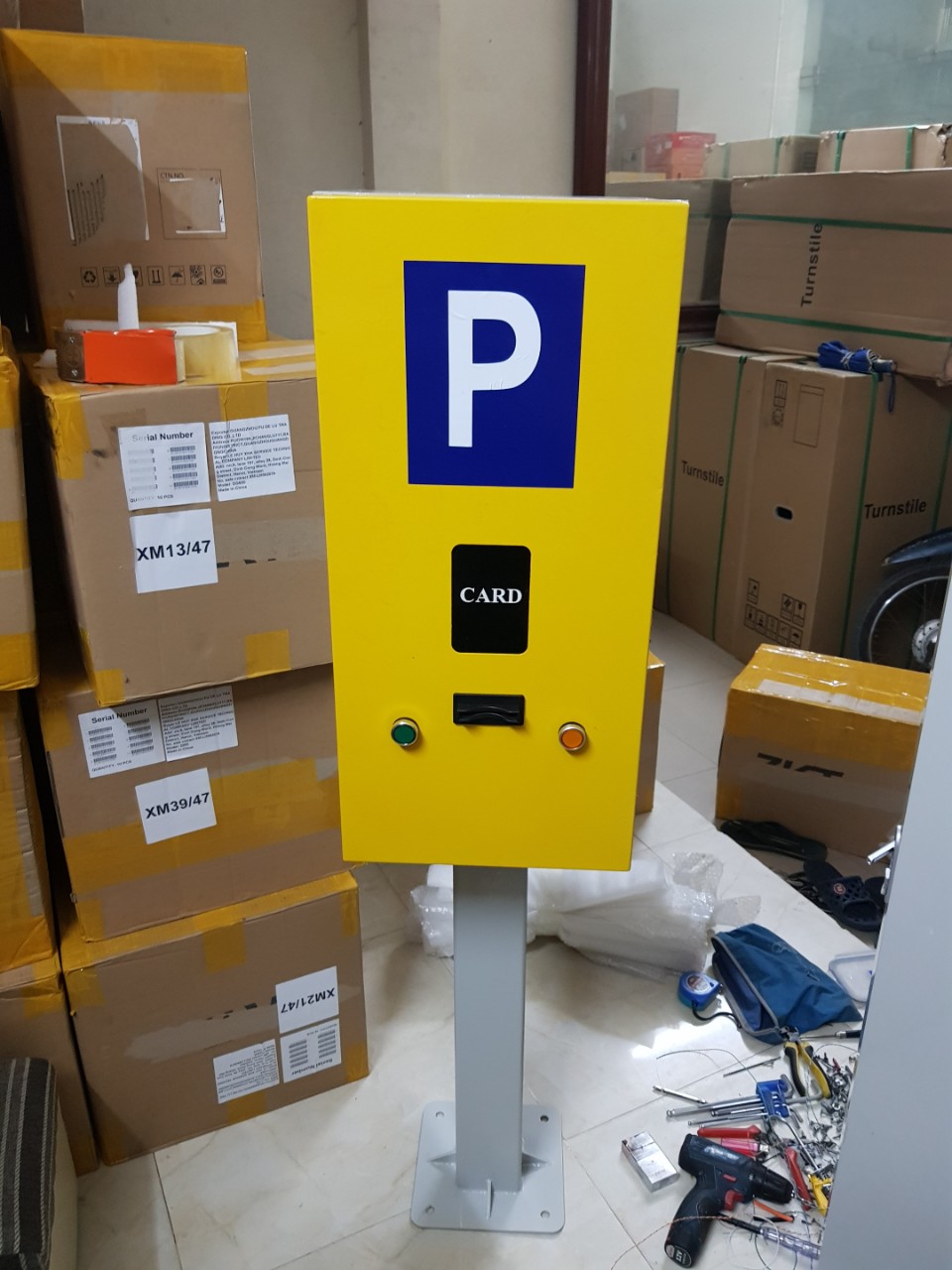 Tủ Máy phát thẻ tự động cho bãi xe thông minh LH001